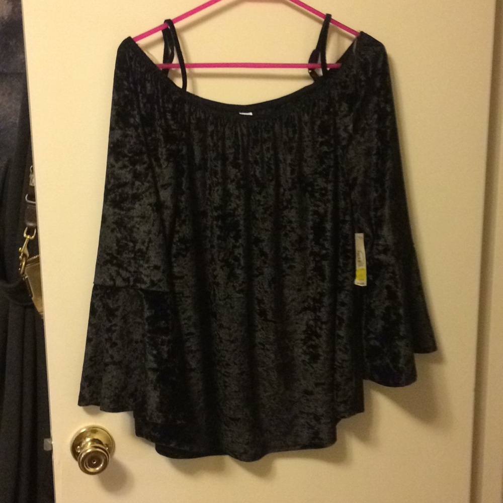 Black crushed velvet top